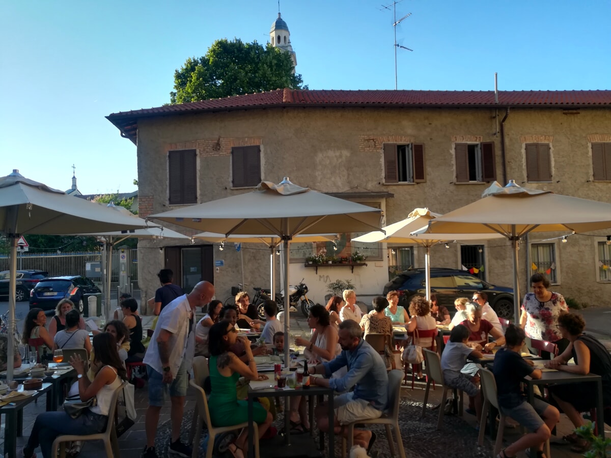 Il bar e ristorante che ha ripopolato la piazzetta di Villapizzone